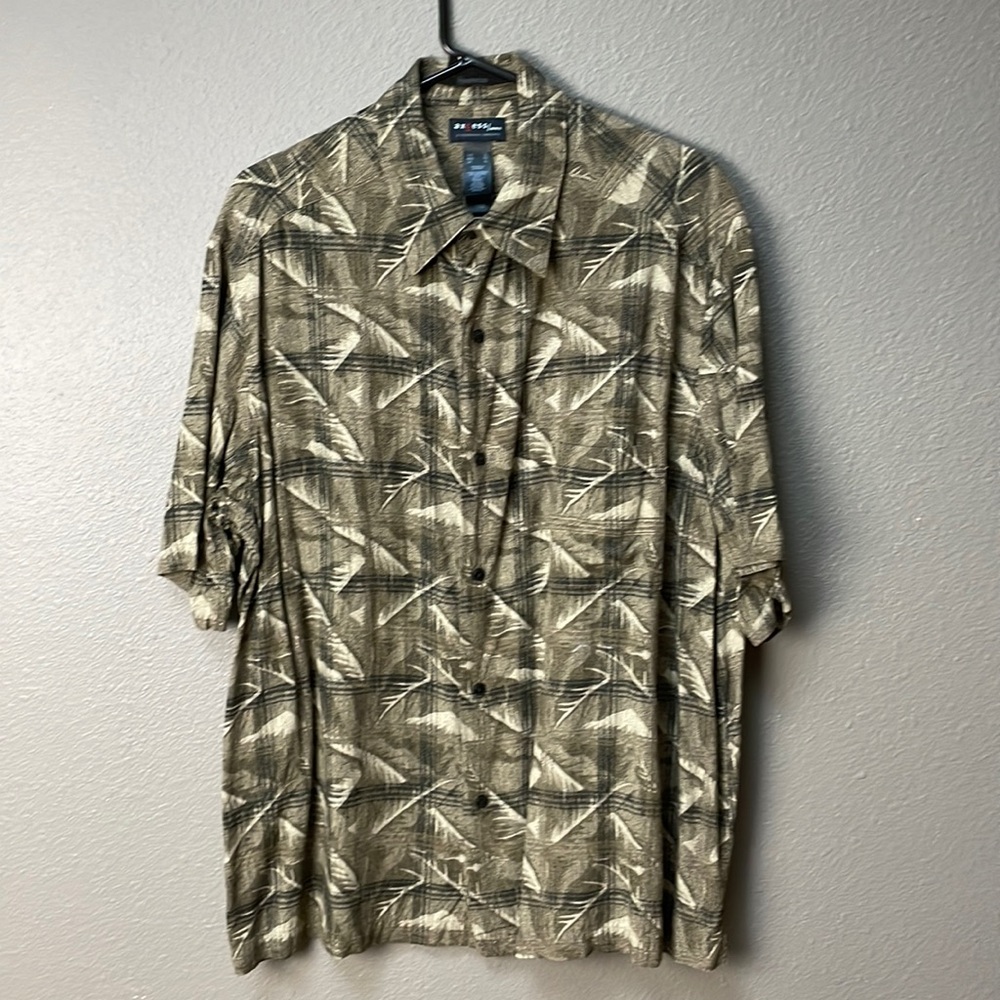 Men’s size XL button down shirt